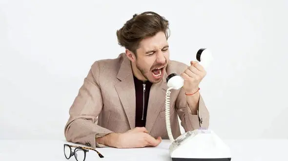 با همکار عصبانی چطور برخورد کنیم؟
