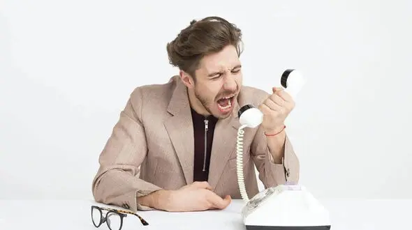 با همکار عصبانی چطور برخورد کنیم؟