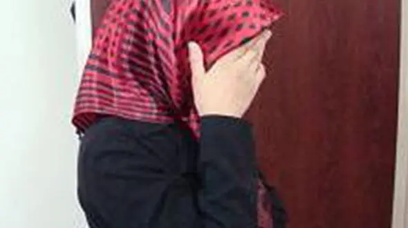 شوهر صیغه ای مادرم با چاقو وارد اتاقم شد  تهدیدم کرد و ... / ناگفته های دختر جوان در کلانتری