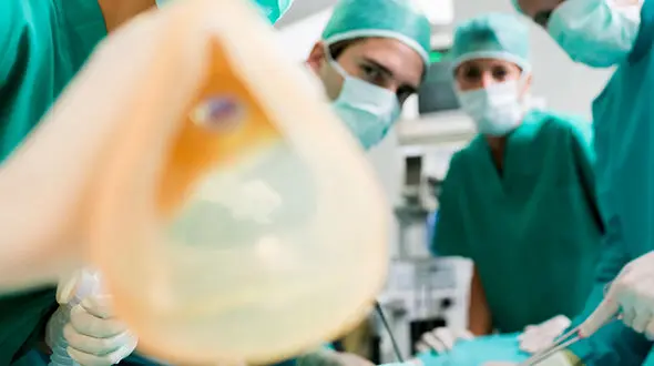 مرگ تلخ زن شیرازی پس از عمل زیبایی در تهران /  2 بامداد دیروز در هتل جان سپرد