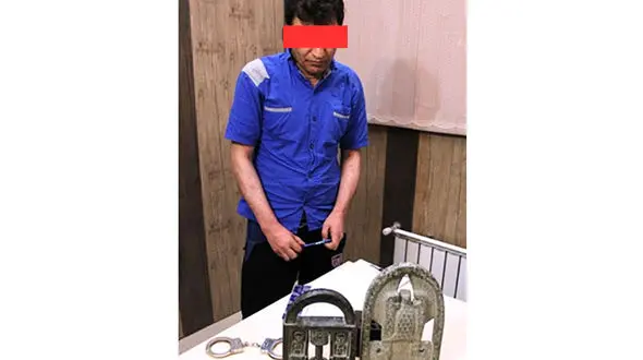 2 مجسمه عتیقه از تمدن جیرفت در خانه یک خرده فروش مواد + عکس