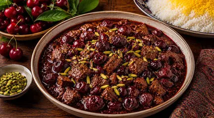 طرز تهیه خورشت گیلاس مجلسی؛ خورشتی خوشرنگ با طعم ملس
