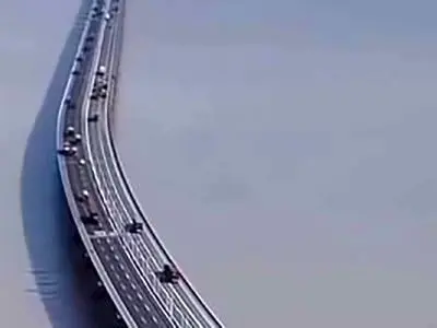 با پلی که رانندگی را وسط اقیانوس میسر کرده آشنا شوید / فیلم