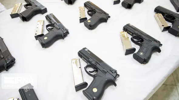 شلیک دقیق پلیس لرستان به خودرویی پر از اسلحه 