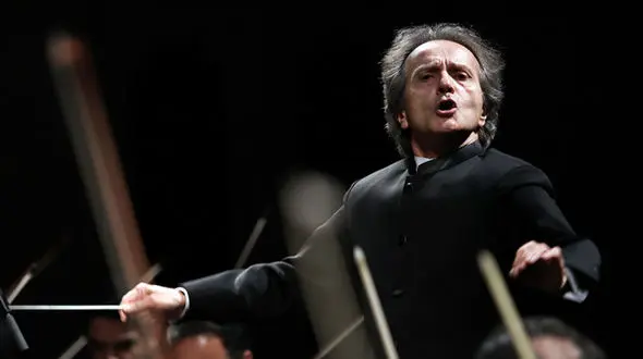 جزئیات جدید از جنجال درباره رهبر ارکستر سمفونیک تهران / رهبر ارکستر سمفونیک تهران از ایران فرار کرده است!