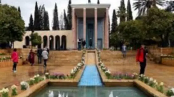 عکسی از مقبره سعدی شیرازی در دوره قاجار