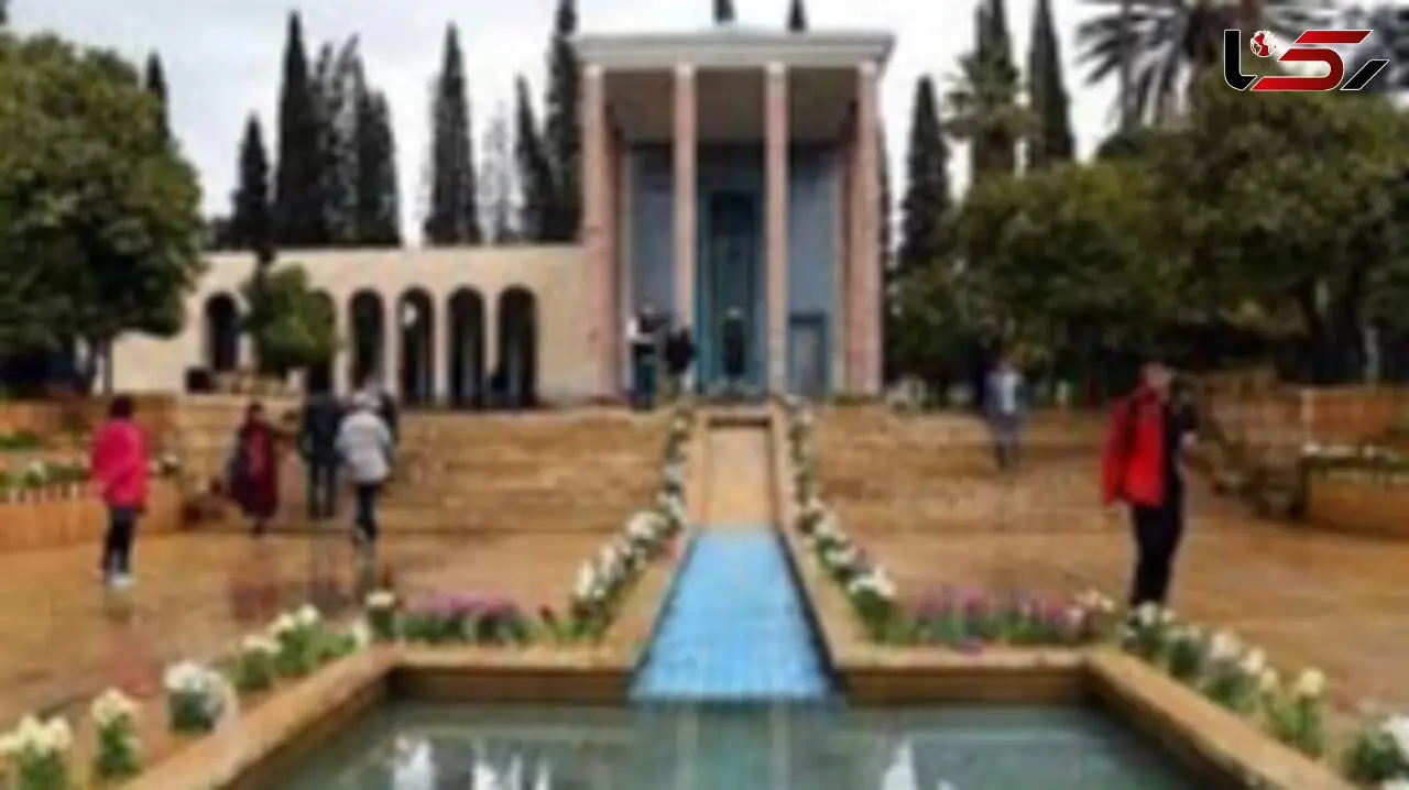 عکسی از مقبره سعدی شیرازی در دوره قاجار