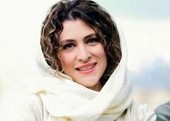 فیلم آواز باشکوه  احمد پوستپی با همراهی ویشکا آسایش و پژمان بازغی + موزیک ویدیوی با عرض معذرت