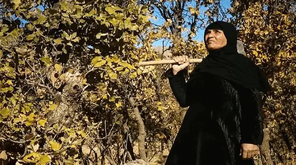 ماجرای شیر زن ایرانی که یک شیطان را با تبر کشت + عکس
