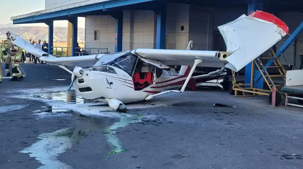 برخورد هواپیمای سبک با ساختمان فرودگاه تبریز + عکس