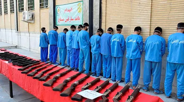 فیلم لحظه سرقت مسلحانه از سوپرمارکت در اصفهان / سارقان مسلح دستگیر شدند