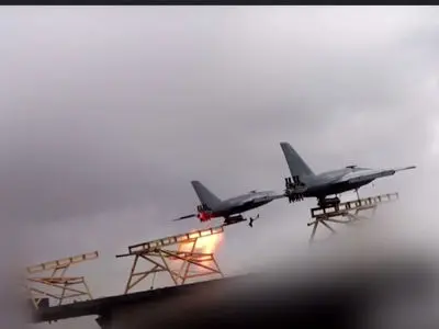 فیلم / پالایشگاه نفت و گاز و مخازن سوخت حیفا آماج حملات پهپادهای نیروی هوایی ارتش 