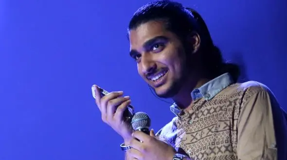 آواز باشکوه و پرقدرت فرزند ناصر عبداللهی / با این صدای جذاب یاد پدرش را دوباره زنده کرد !+ فیلم