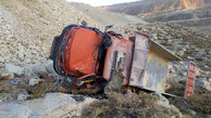 تصاویر سقوط کامیون مایلر به دره گردنه چری / راننده کشته شد 