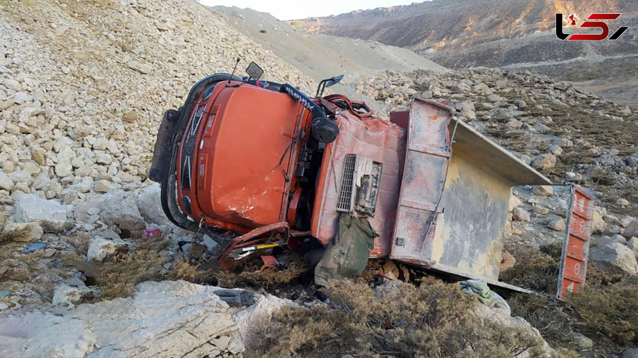 تصاویر سقوط کامیون مایلر به دره گردنه چری / راننده کشته شد 