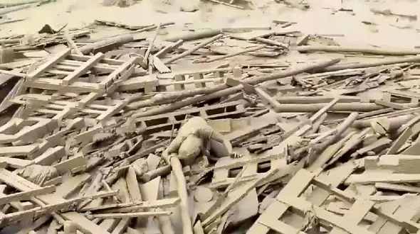 زنده ماندن یک زن در میان گل ولای سیل پرو +فیلم عجیب