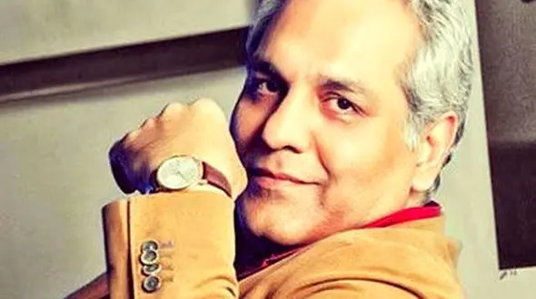  همایون شجریان با دیدن مجسمه مهران مدیری خشکش زد + فیلم باورنکردنی !