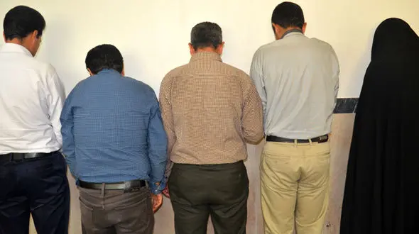 پرونده زنی که پسران را از دیوار به خانه اش می برد+عکس