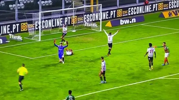 صحنه جنجالی برخورد 2 بازیکن ایرانی در لیگ پرتغال + فیلم