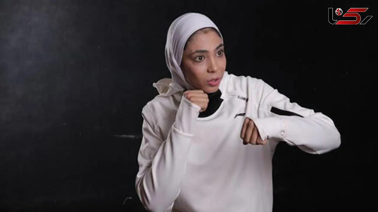 پوشش متفاوت و عجیب سهیلا منصوریان در ساحل کیش + عکس