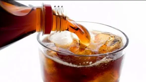 نوشیدنی‌ های گازدار برای هضم غذا: حقیقت یا باور غلط؟