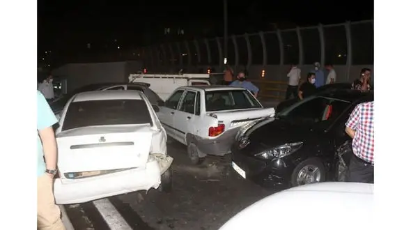 تصادف زنجیره ای در خیابان شریعتی تهران + عکس