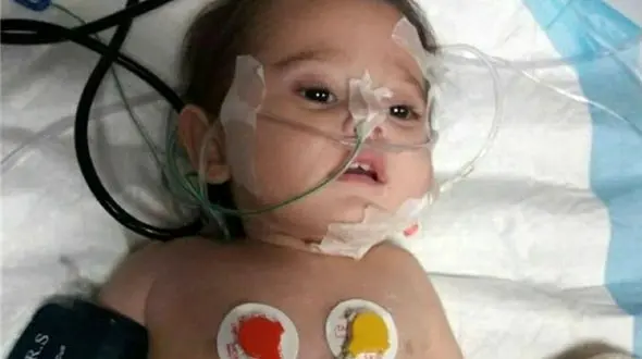 مفقود شدن مرموز دختر 18 ماهه بیمار و پدرش با پول خیرین / مادر این نوزاد فقط گریه می کند!+تصاویر