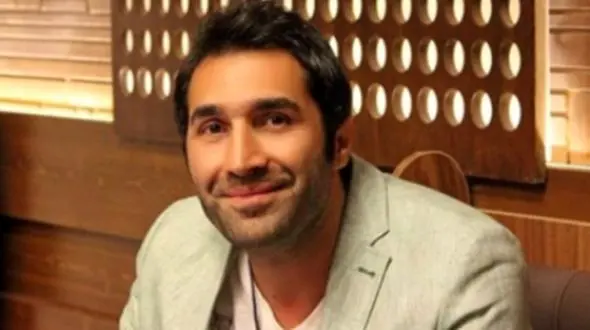 فیلم/ سکانس بمب خنده شیرین زبانی هادی کاظمی در سریال «سال‌های دور از خانه» / یه رفیق مثل هادی داشته باشی دیگه دشمن نمیخوایی