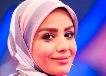 عکس متفاوت خانم مجری محجبه در ساحل دریا / شمال گردی آقا و خانم مجری
