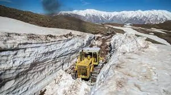 گردنه‌های پیچ بن و سپارده در الموت قزوین مسدود شدند