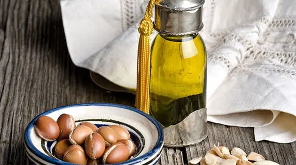 مبارزه با چین و چروک و پف صورت با این روغن معجزه گر