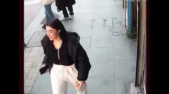 این دختر را می شناسید!؟ / او تاج طلا را از مغازه طلافروشی سرقت کرد + فیلم و عکس