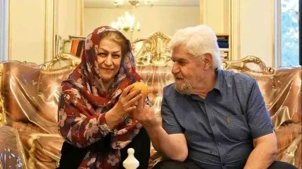 فیلم  / نگاهی به چیدمان اصیل خانه ساده مرحوم عنایت بخشی بازیگر قبل و بعد انقلاب / از صمیمیت عاشقانه با همسرش تا میلمان خوشرنگ و  آشپزخانه ای ساده / روحش شاد