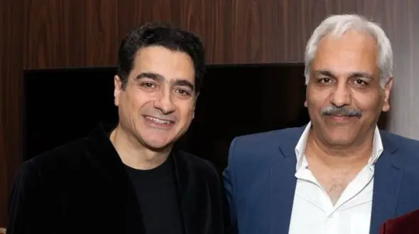 فیلم حیرت زدگی همایون شجریان از دیدن مجسمه مهران مدیری ! / وااااو