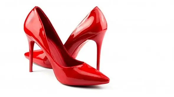 جنجال رژه با کفش پاشنه بلند زنانه در ارتش اوکراین/ آزار از نوع دیگر ! +عکس