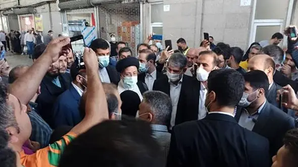 رئیس‌جمهور صبح امروز جمعه با حضور در میدان بهمن تهران با مردم گفت‌وگو کرد + فیلم