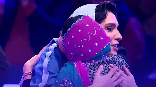 فیلم آواز باشکوه الیکا عبدالرزاقی و دختر محسن شریفیان با آهنگ گل سنگم! / همه سالن همراهی کرد!