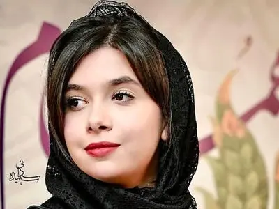 فیلم / یادی کنیم از صحبت های نفس بازغی بازیگر سریال صفا با خانواده اوایل بازیگری: هیچ وقت همسن های من فکر نمی کنن در چنین موقعیتی گیر کنن / هیشکی جز خانواده ام هوامو نداشت