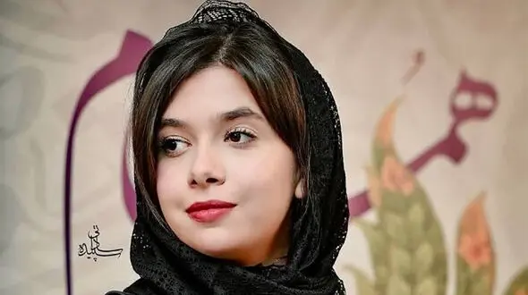 فیلم / یادی کنیم از صحبت های نفس بازغی بازیگر سریال صفا با خانواده اوایل بازیگری: هیچ وقت همسن های من فکر نمی کنن در چنین موقعیتی گیر کنن / هیشکی جز خانواده ام هوامو نداشت