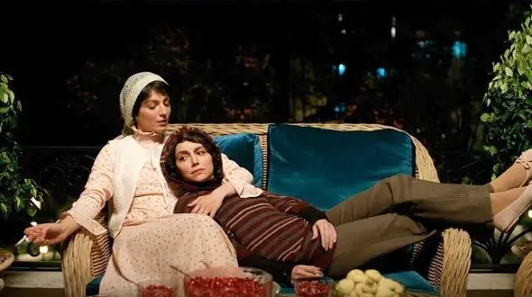 فیلم رابطه عاشقانه شیرین و مریم در سریال تاسیان / اون یدونه رفیقت که حسابش از بقیه جداست !