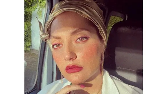 سفره هفت سین کاملا ایرانی مهناز افشار در دل امریکا ! / حافظ خوانی خانم بازیگر !