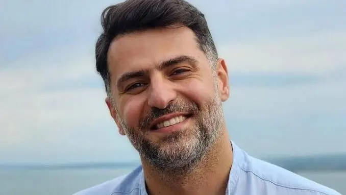 با علی ضیا در زاویه‌ایم! افشای پیامک مدیر صداوسیما برای منصرف کردن مجری معروف از حضور در برنامه با ضیا