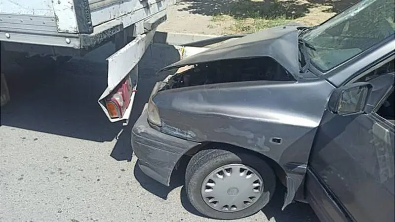 برخورد دو کامیون و یک پراید با یکدیگر در سه راه شهریار