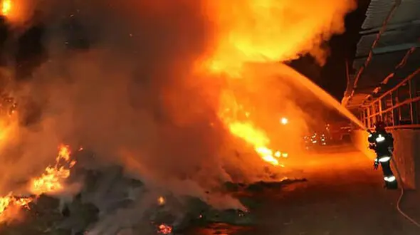  انفجار هولناک در صنایع شیمیایی نارگستر سپاهان / 9 نفر راهی بیمارستان شدند