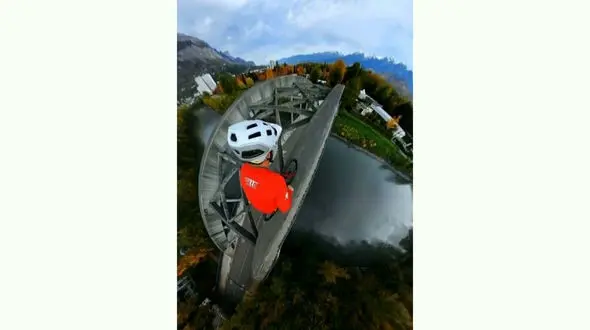 دوچرخه سوار شجاع چه کاری کرد! / سر بیننده گیج می شود + فیلم 