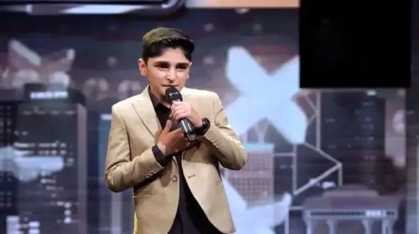 فیلم آواز باشکوه علی طولابی با آهنگ کردی ! / در سالن چه بلوایی شد !  