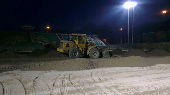 تلاش شبانه روزی برای آماده سازی فولادشهر + عکس 