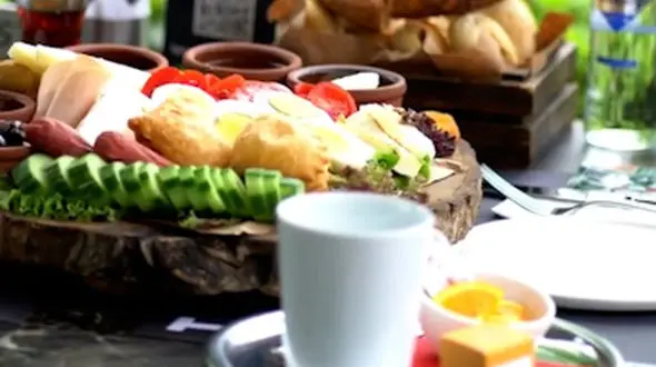 الهی که گوش آسمون پر باشه از صدای خنده های از ته دلت