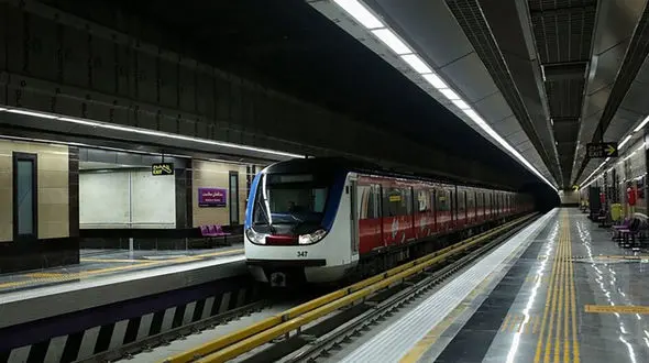 فیلم حرکت ممنوعه و خطرناک یک پارکور کار در متروی تهران / چه کسی مسئول است ؟ 