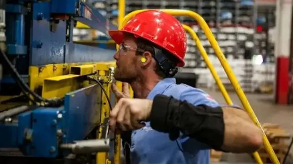 ۶۰ درصد کارگران حداقل مزد را می‌گیرند